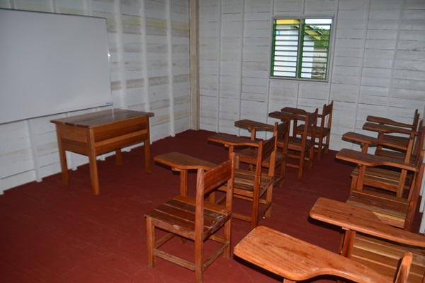 Prefeitura inaugura escola na comunidade do Ariramba.